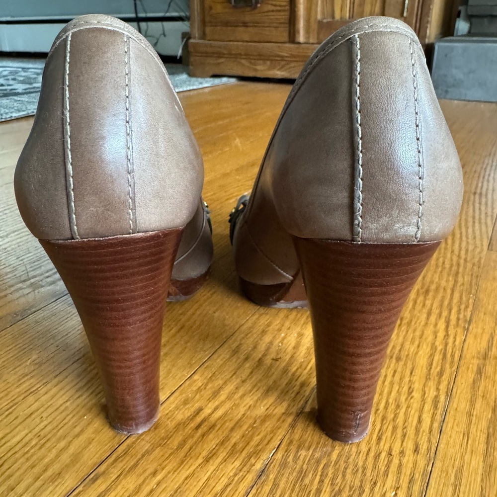 Tory Burch platform heels - Picture 3 of 7